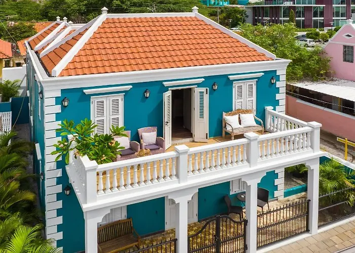  Curacao Gardens