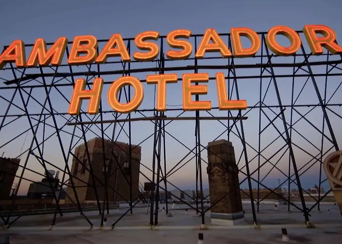 Hotel central: Ambassador Hotel Milwaukee, Trademark Collection By Wyndham