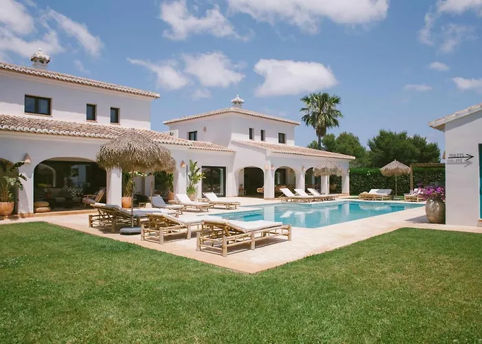 Adelante House