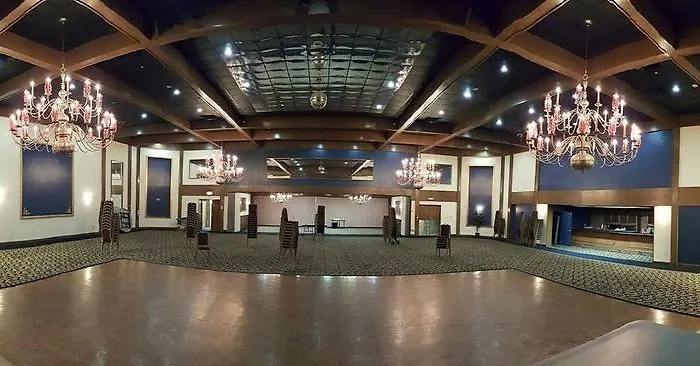 Hotel Carlisle & Embers Convention Center