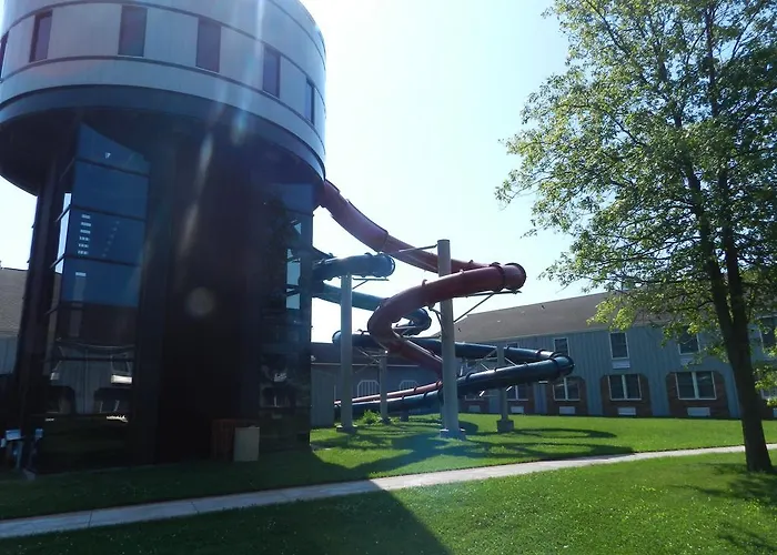 Ramada By Wyndham And Wasserbahn Waterpark