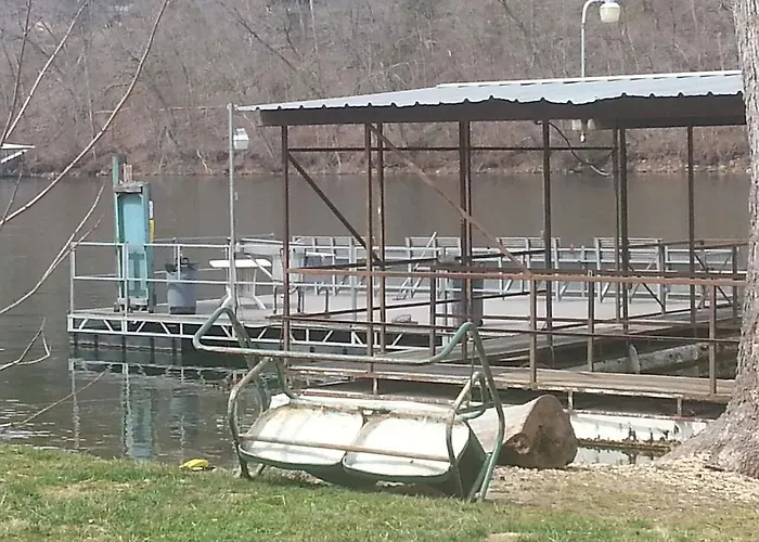 Taneycomo Lakefront