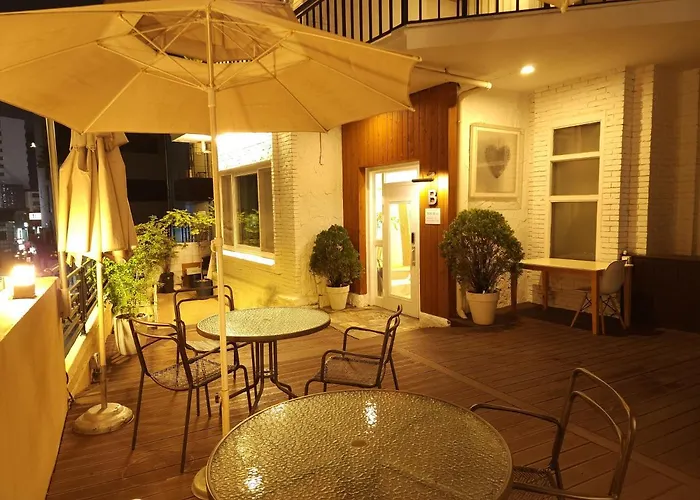 Trip to College Oyo Myeongdong 5 Lodge