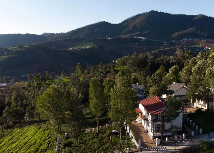 Villa: Stayvista At Villa Misty Oaks With Breakfast