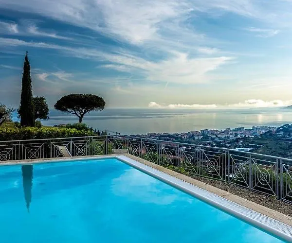 Hôtel avec piscine: Villa Gaia - Luxury Villa, Pool & Wellness Rooms