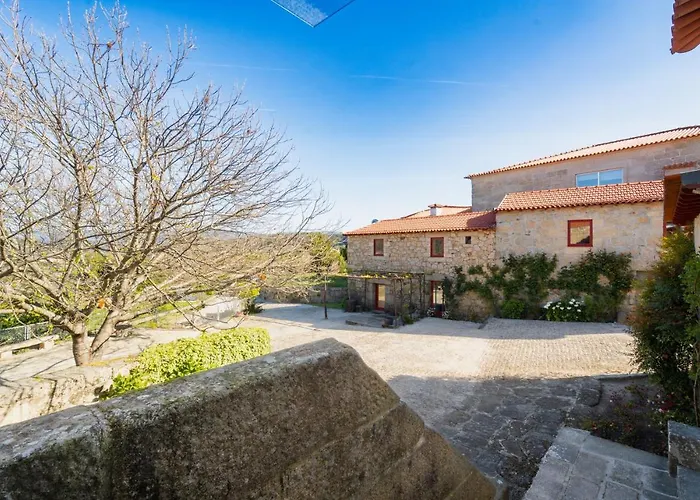 Casas De Vila Pouca