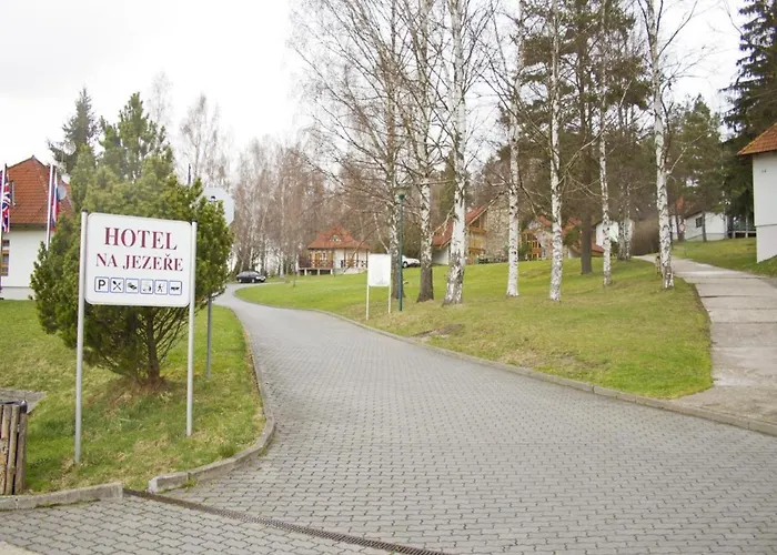 Hotel na Jezeře
