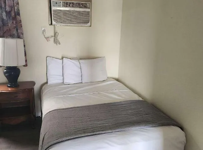 Yankee Clipper Resort Motel