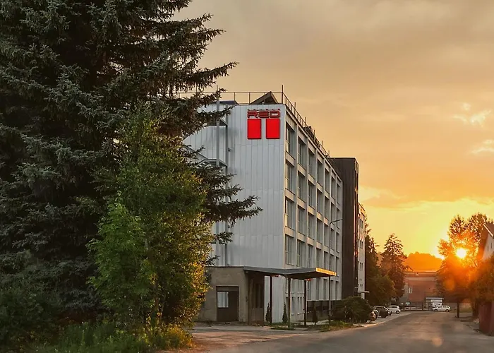 Hotel Double Red Cars Museum