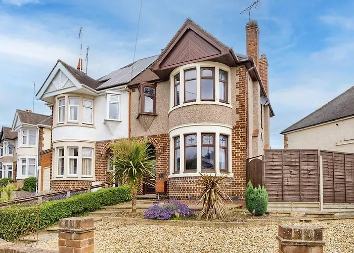 Pet Friendly hotel: Cozy 3-Bedroom Coventry House with Garden and Entertainment