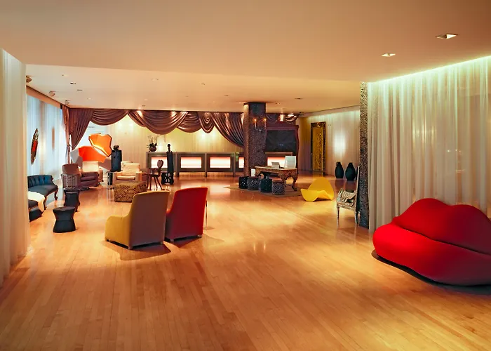  Sanderson London