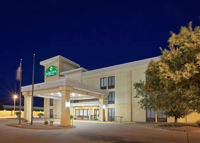 La Quinta By Wyndham Salina