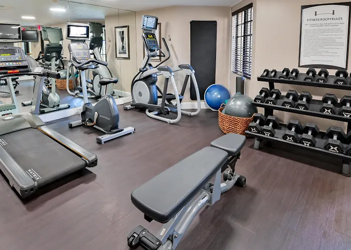 Pet Friendly hotel: Sonesta Es Suites Fort Lauderdale Plantation
