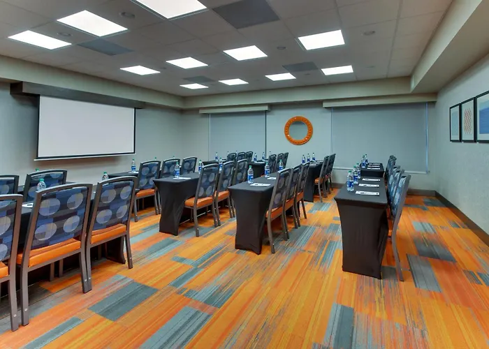 Holiday Inn Express & Suites Atlanta Perimeter Mall Hotel By Ihg