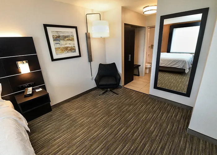 Holiday Inn Express & Suites Grand Forks By Ihg