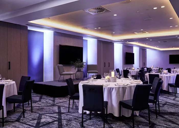 Hotel with Tennis: Crowne Plaza Sydney Darling Harbour By Ihg