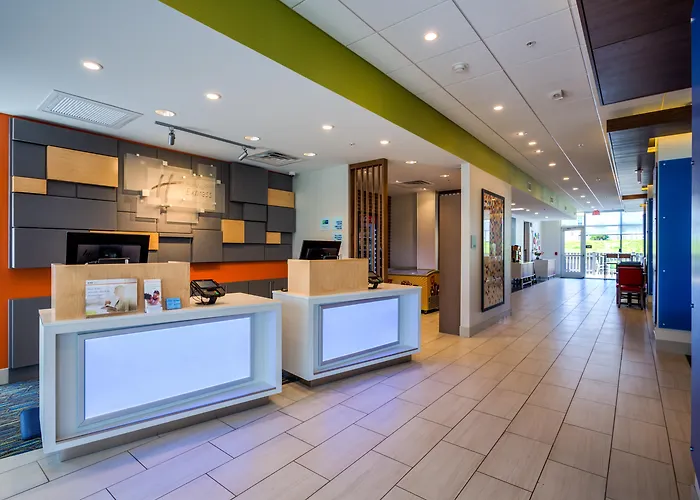 Holiday Inn Express & Suites Reedsville - State Coll Area, An Ihg Hotel