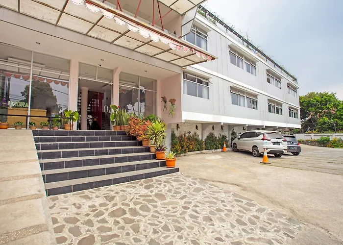 Super Oyo Collection O 3876 The Aurora Inn Lembang