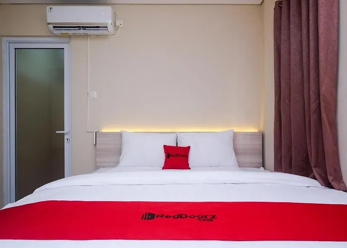 Reddoorz Plus Near Rs Jih Solo