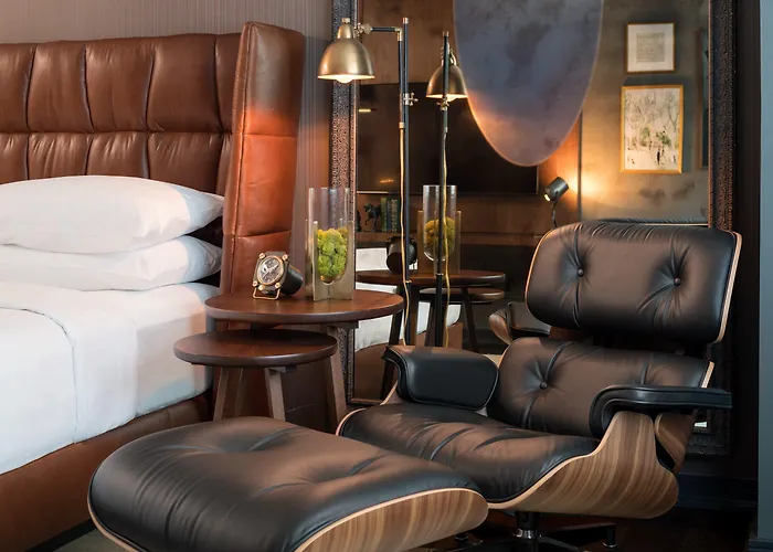 Pet Friendly hotel: Hotel Aka Boston Common