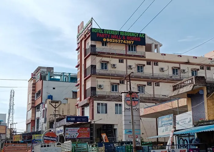 Hotel Everest Residency