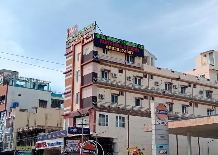 Hotel Everest Residency