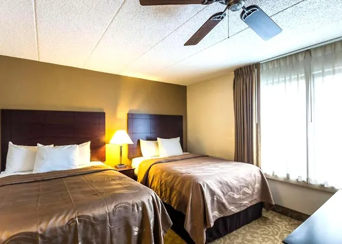 Norwood Inn & Suites Milwaukee
