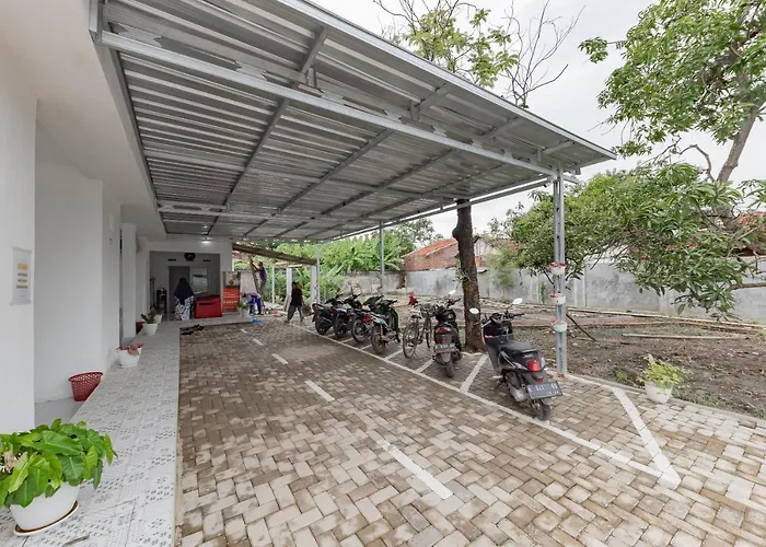 Reddoorz Syariah Near Alun Alun Ciledug Cirebon