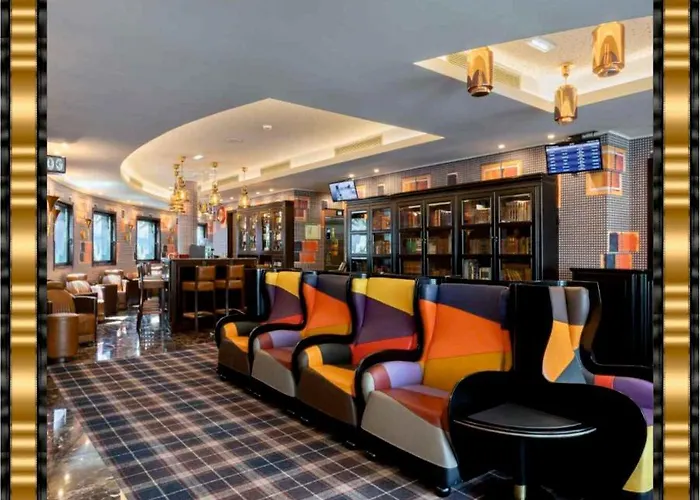 Jaguar Oporto - Is Near The Metro Has Free Parking And A Free Shuttle Service Between The Airport And The From 7Am To 8Pm