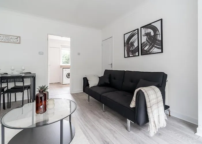 2 Bdr House By Caledonia Luxe Stays Short Lets & Serviced Accommodation Glasgow