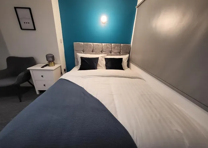 Premier Studios Nottingham - Tring Vale