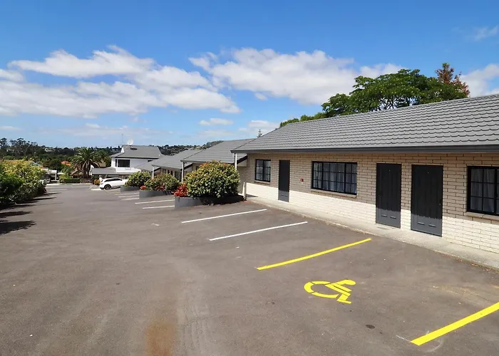 Bk'S Pohutukawa Lodge