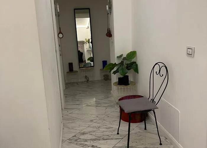  Parisa Suite
