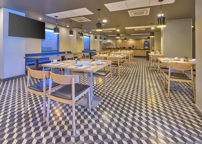 Pet Friendly hotel: City Express Plus By Marriott Ciudad De Mexico Periferico Sur Tlalpan