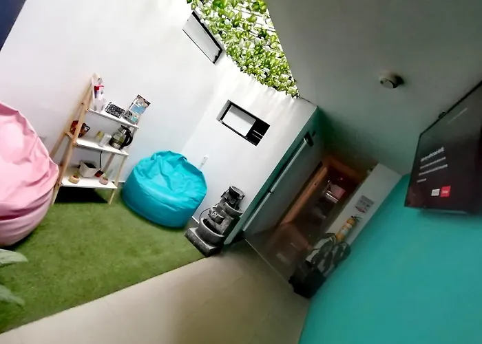 Kromatic Hostel