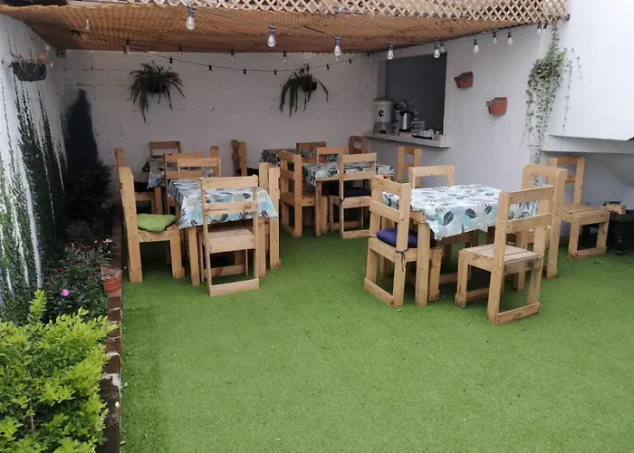 Hostel: Global Airport Inn Free Shuttle