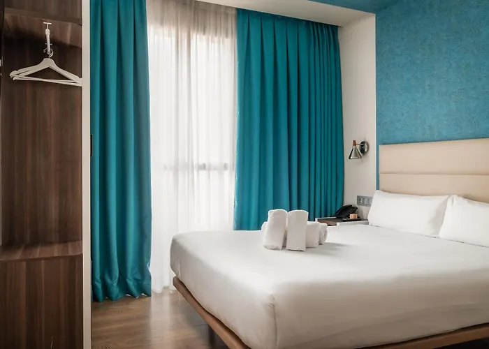 Arya Stadium Hotel
