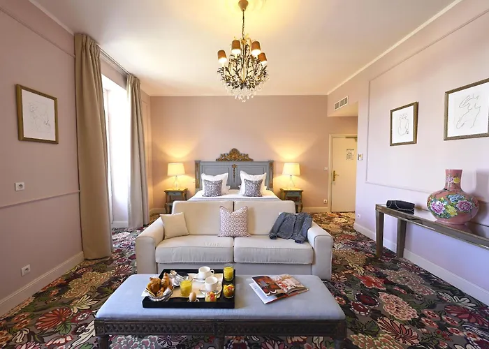 Hôtel accueillant les animaux: Grand Hôtel Henri - Les Collectionneurs