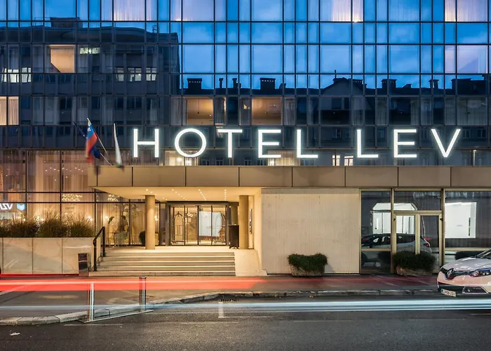 Hotel cerca del colegio: Exe Lev