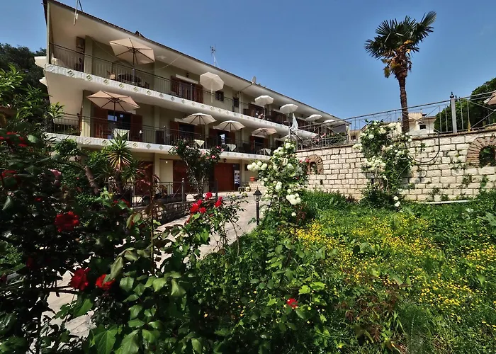 Bella Vista Hotel Studios & Apartments