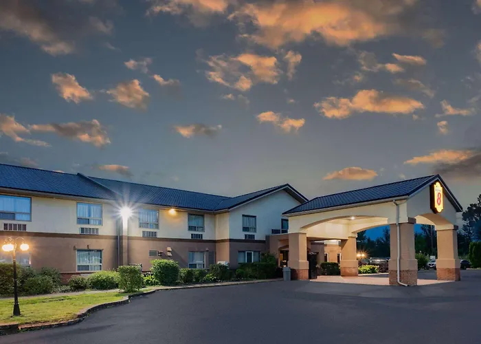 Beach Hotels Super 8 By Wyndham Cornwall On