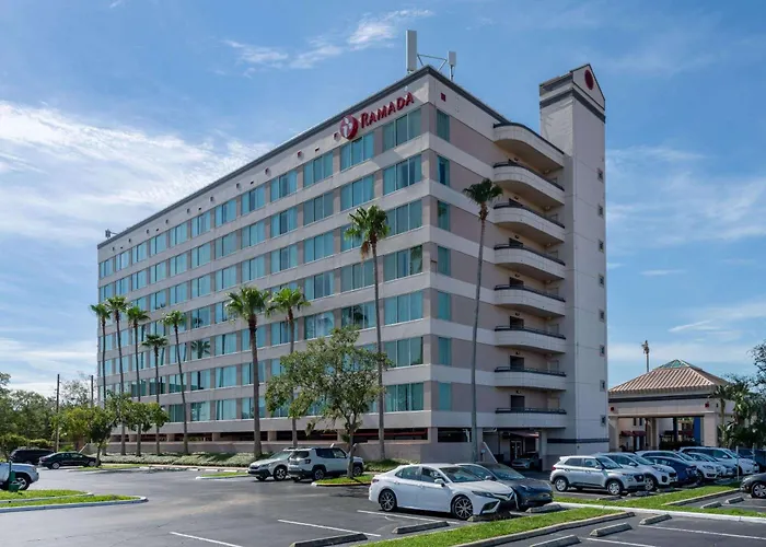 Ramada By Wyndham Kissimmee Gateway - Free Theme Park Shuttle