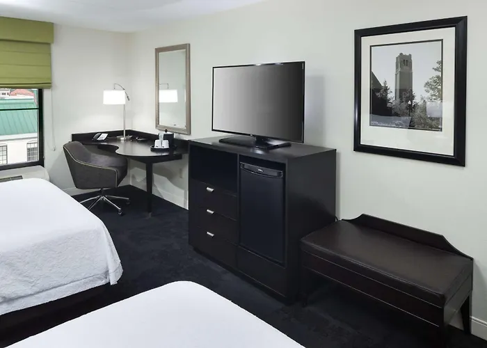 Hampton Inn & Suites Gainesville Downtown University