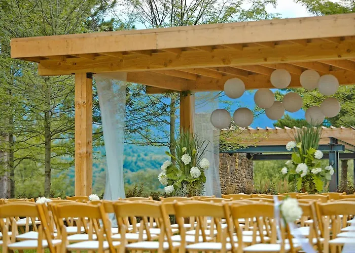 Luxury hotel only: Topnotch Resort