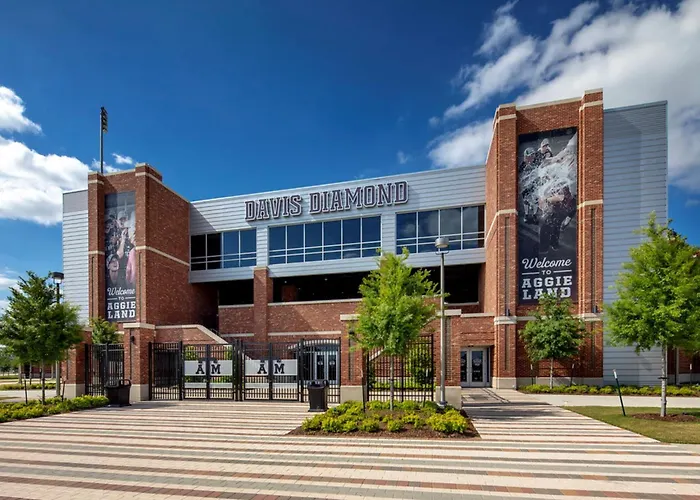 Pet Friendly hotel: Staybridge Suites College Station By Ihg