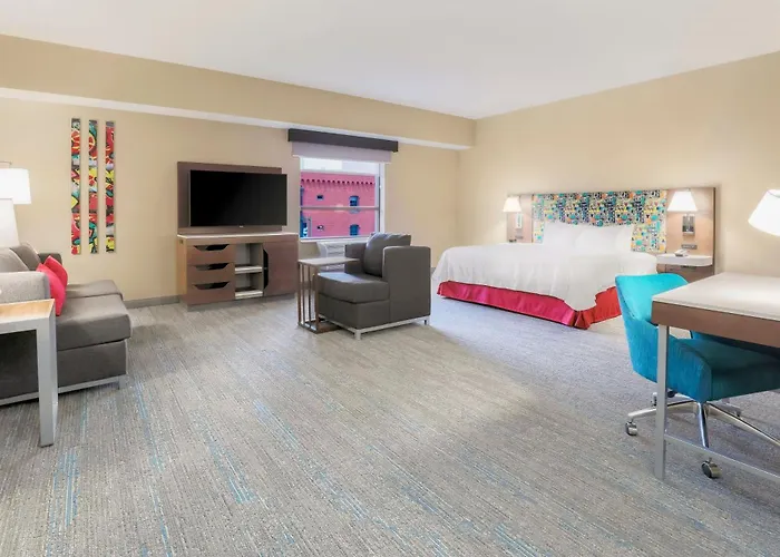 Hampton Inn & Suites Pittsburgh Downtown