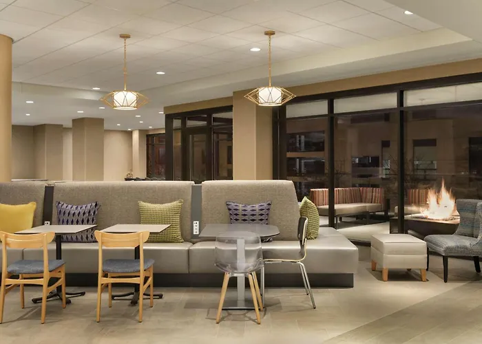 Pet Friendly hotel: Home2 Suites By Hilton Chicago River North