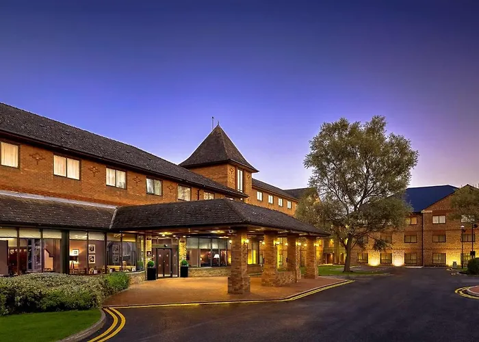 Hotels with pool Doubletree By Hilton Sheffield Park