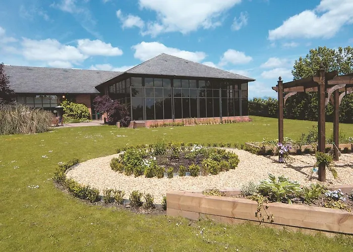 Hotels with pool Doubletree By Hilton Sheffield Park
