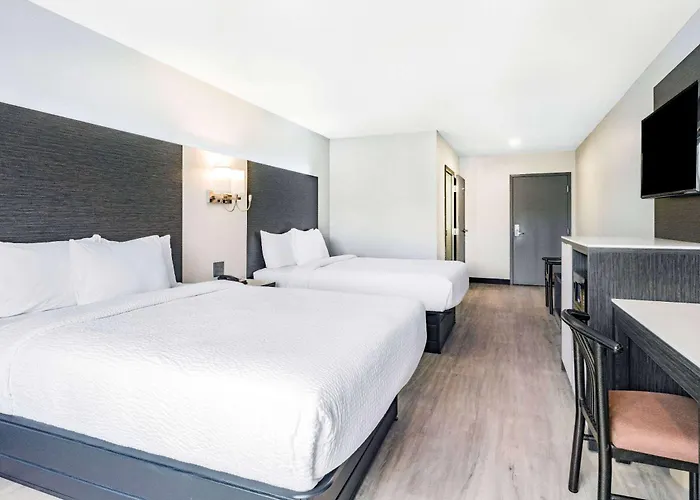 Days Inn & Suites By Wyndham Niagara Falls/Buffalo